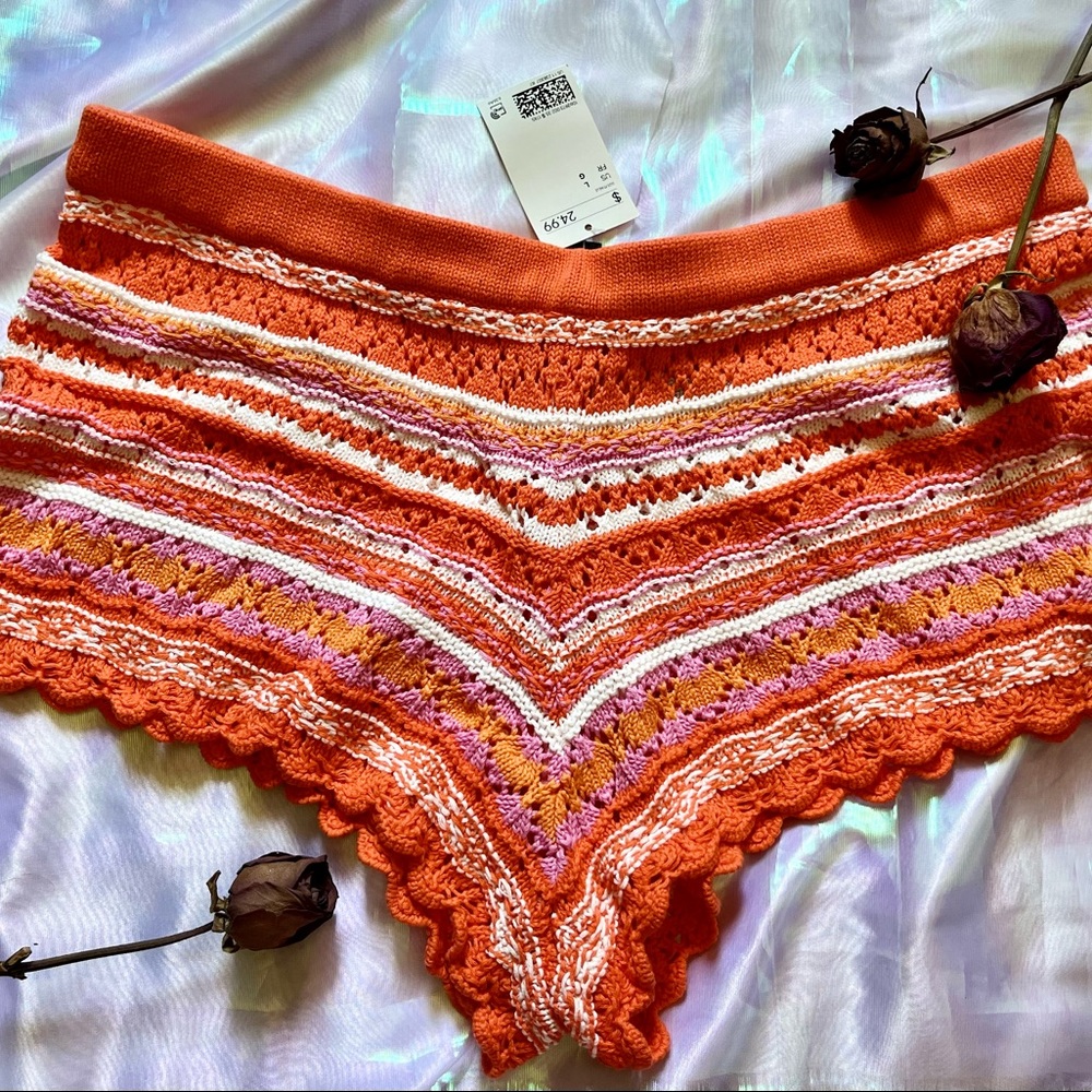 2000’s H&M crochet striped shorts (BRAND NEW W TAGS)